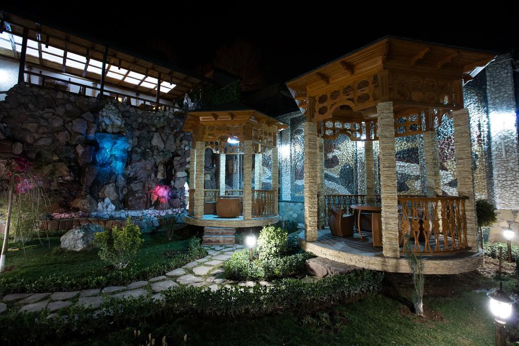 Lotte Palace Dushanbe Bagian luar foto