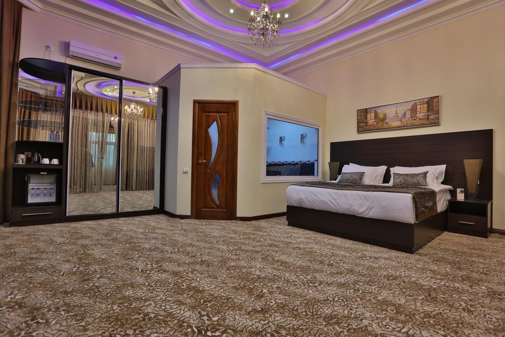 Lotte Palace Dushanbe Bagian luar foto