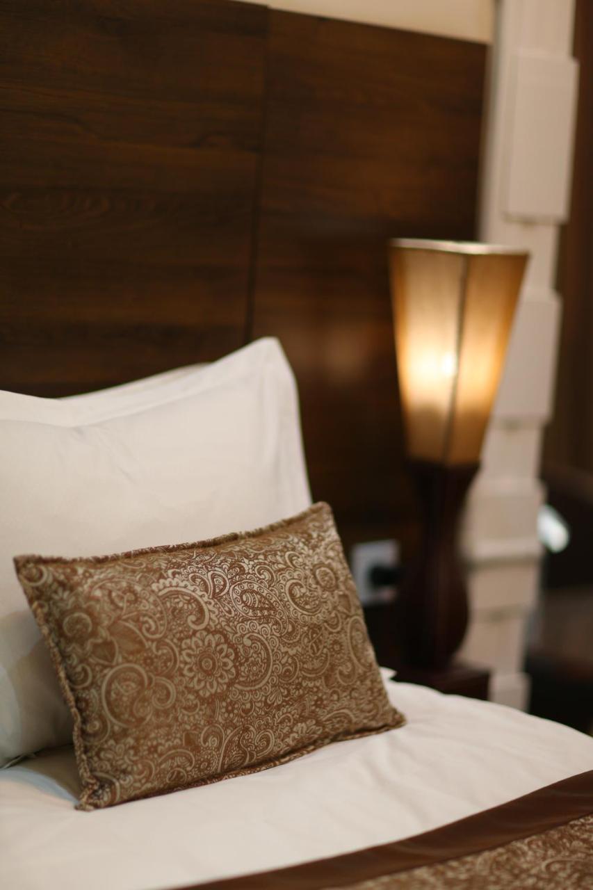 Lotte Palace Dushanbe Bagian luar foto